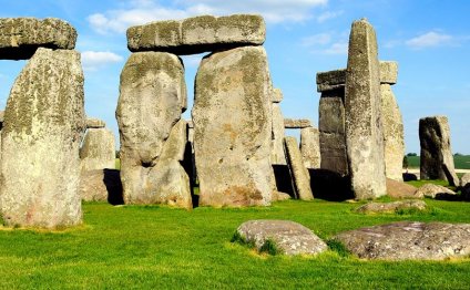 Book from 19 Stonehenge tours