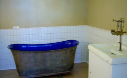 Spa tub, museum