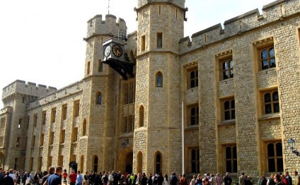Where are the Crown Jewels in London?